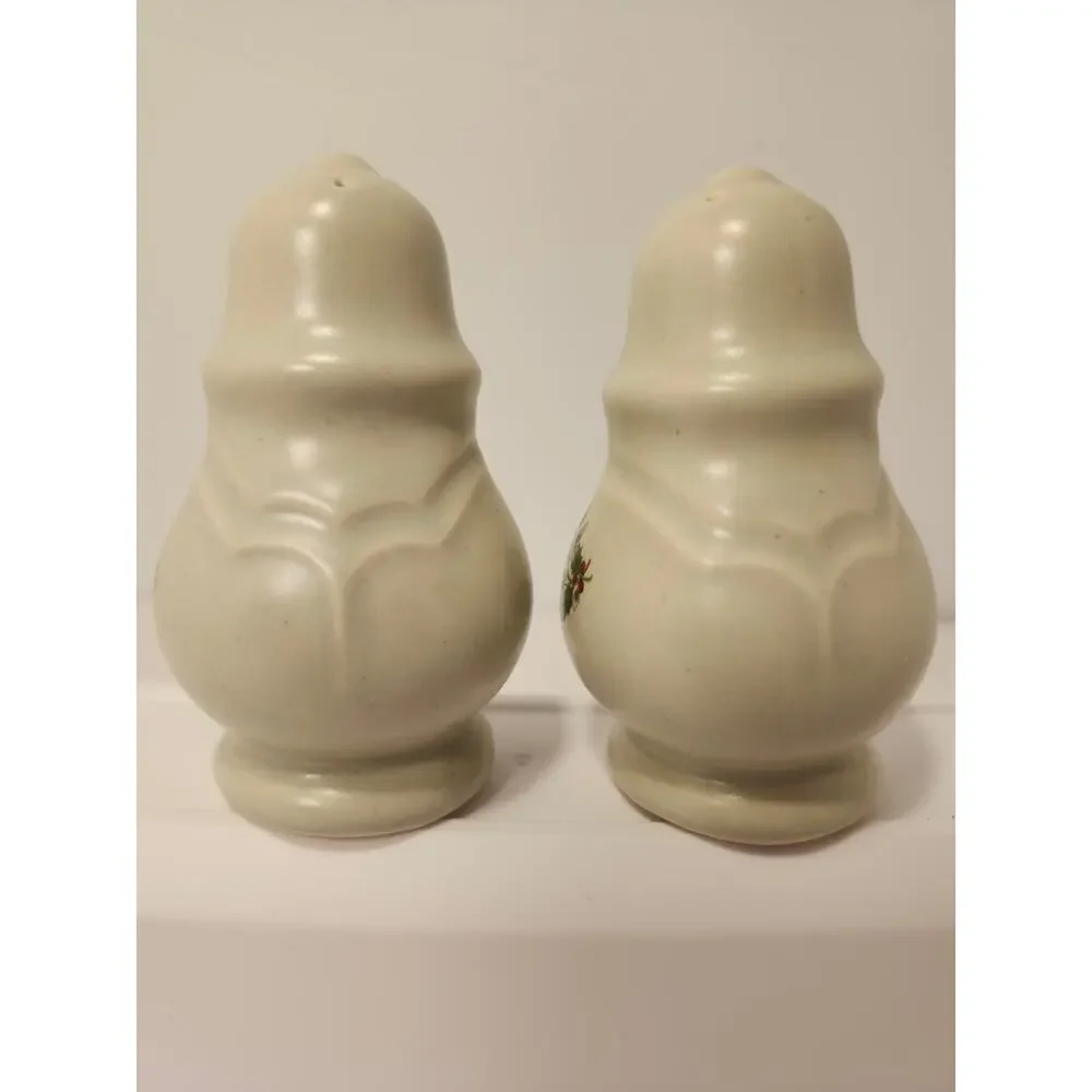 Pfaltzgraff Christmas Heirloom Stoneware Salt and Pepper Shaker Set Vintage - Picture 2 of 9